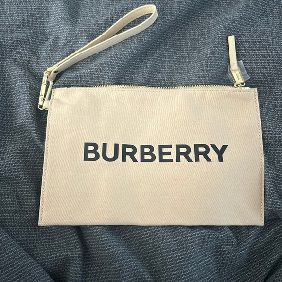 Burberry pouch - Picture 1 of 2